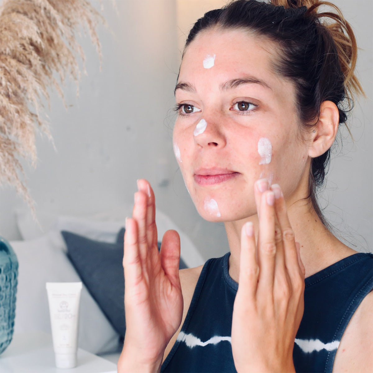Suntribe Dagcreme med Naturlige Mineraler SPF 20 Ufarvet (40 ml)