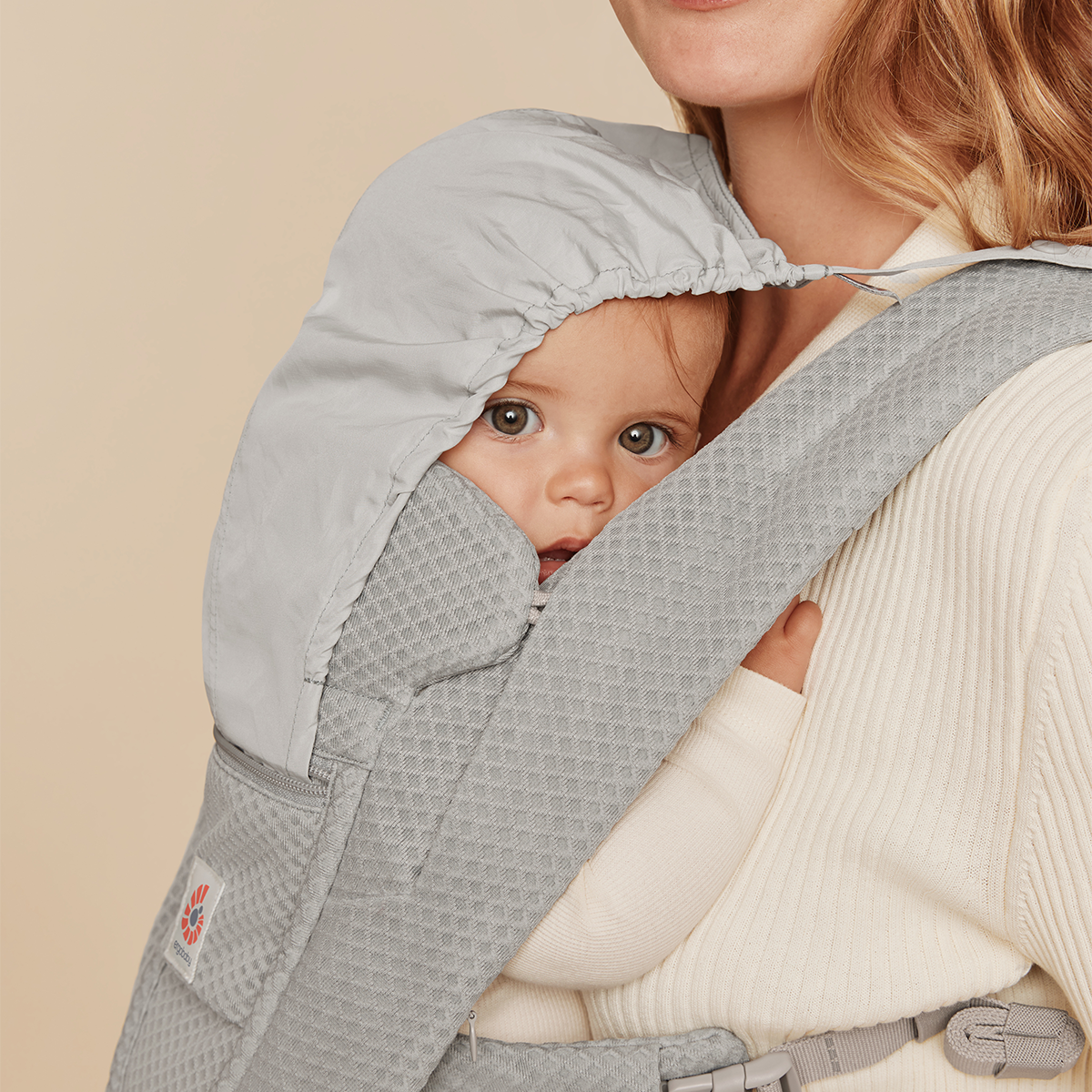 Ergobaby Omni Deluxe Mesh Pearl Grey + Gratis Bärbar Skötmatta (spara 499 kr)