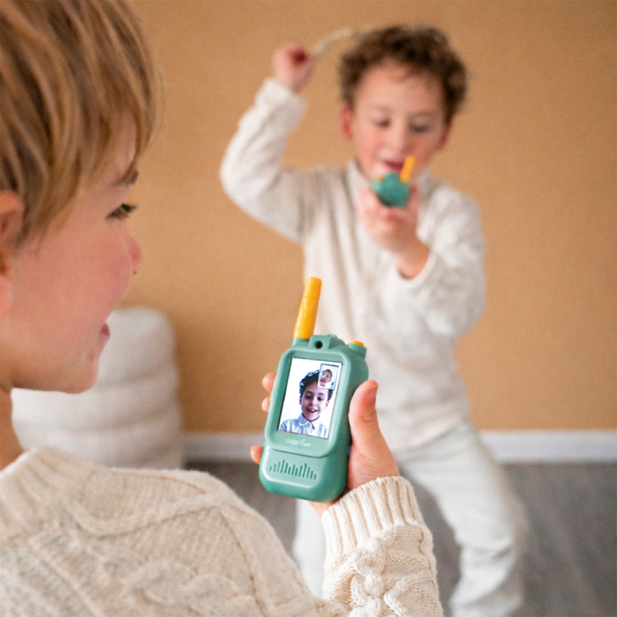 Zazu Walkie Talkie Video, Sage