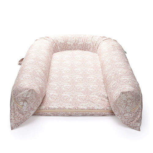 DockATot Grand Babynest, Brer Rabbit (William Morris)