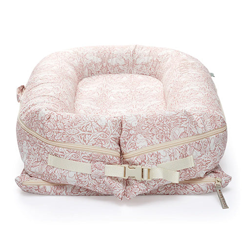 DockATot Deluxe+-Babynest, Brer Rabbit (William Morris)-reirei