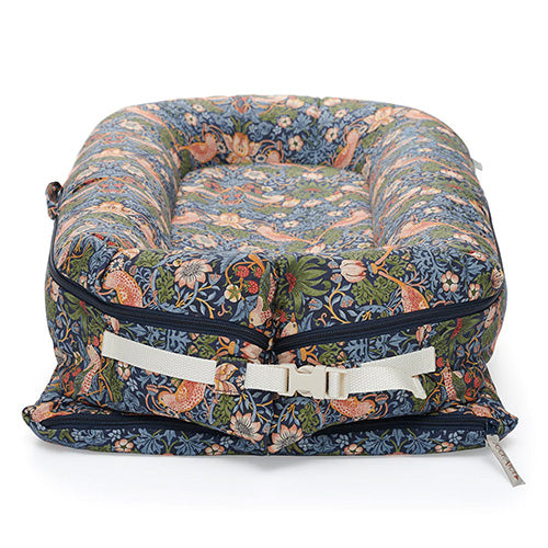 DockATot-Deluxe+ Babynest, Strawberry Thief (William Morris)-reirei