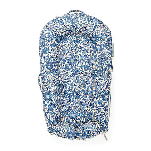 DockATot Deluxe+ Babynest, Pink & Rose (William Morris)