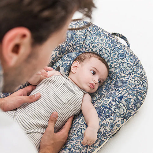 DockATot Deluxe+ Babynest, Pink & Rose (William Morris)