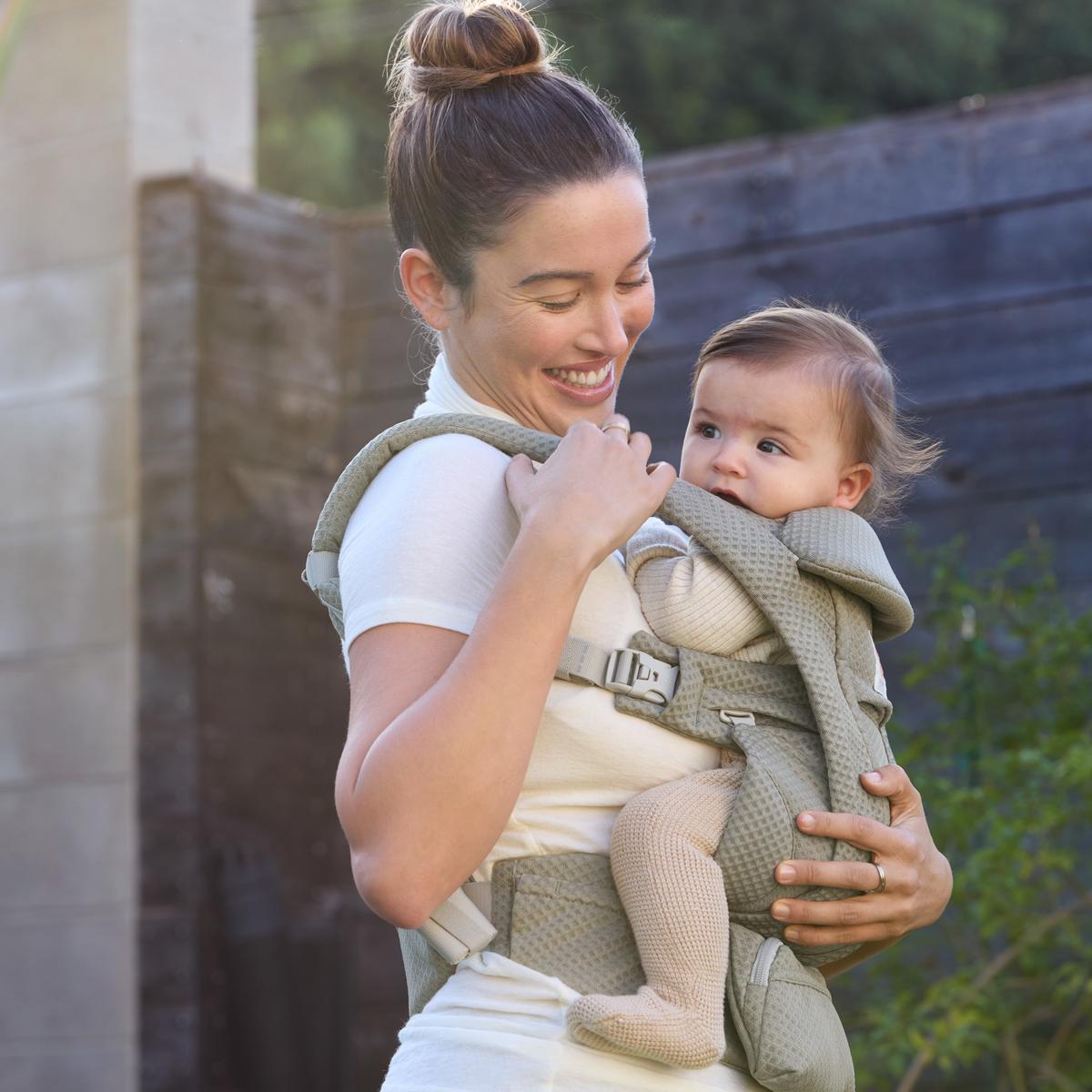 Ergobaby Omni Deluxe Mesh, Soft Olive