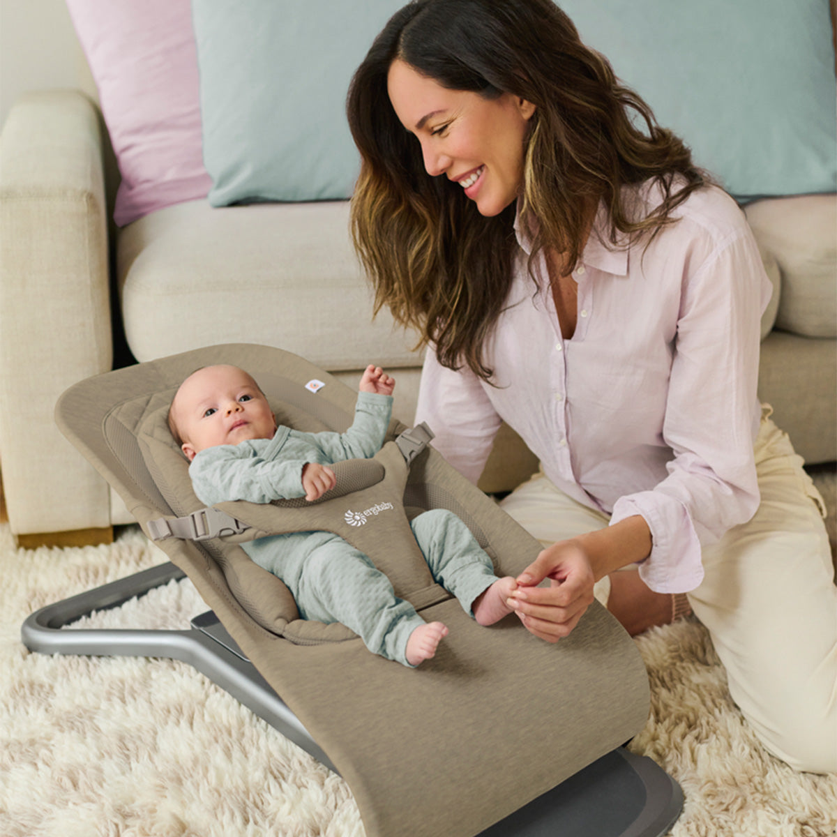 Ergobaby Evolve 3-i-1 babysitter Soft Olive med extra tygsits (spara 899 kr)