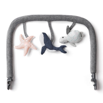 Ergobaby Evolve 3-i-1 babysitter Mörkgrå med lekbåge, Mörkgrå (spara 299 kr)