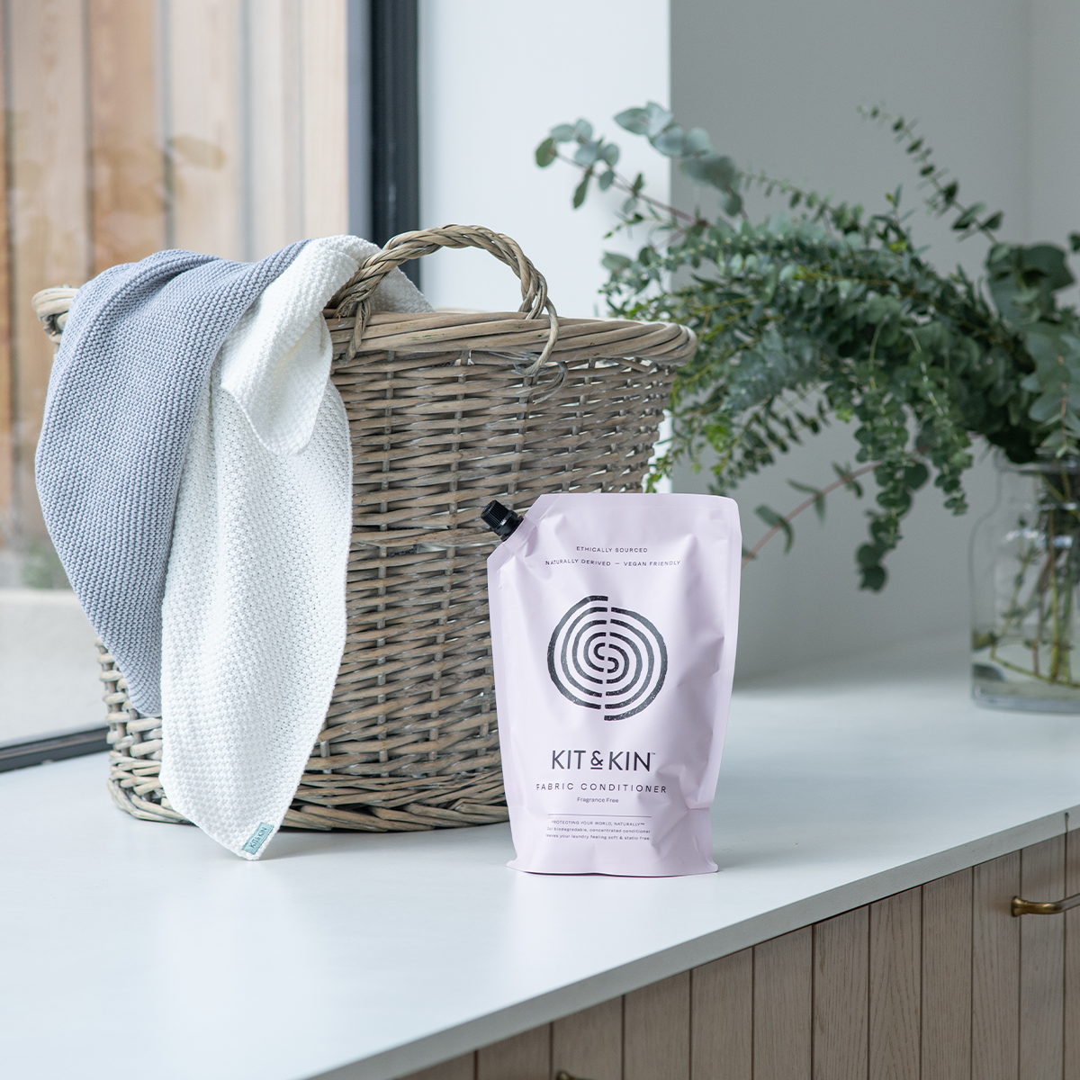 Kit & Kin Mjukmedel Lavendel & Sandelträ, 1 liter