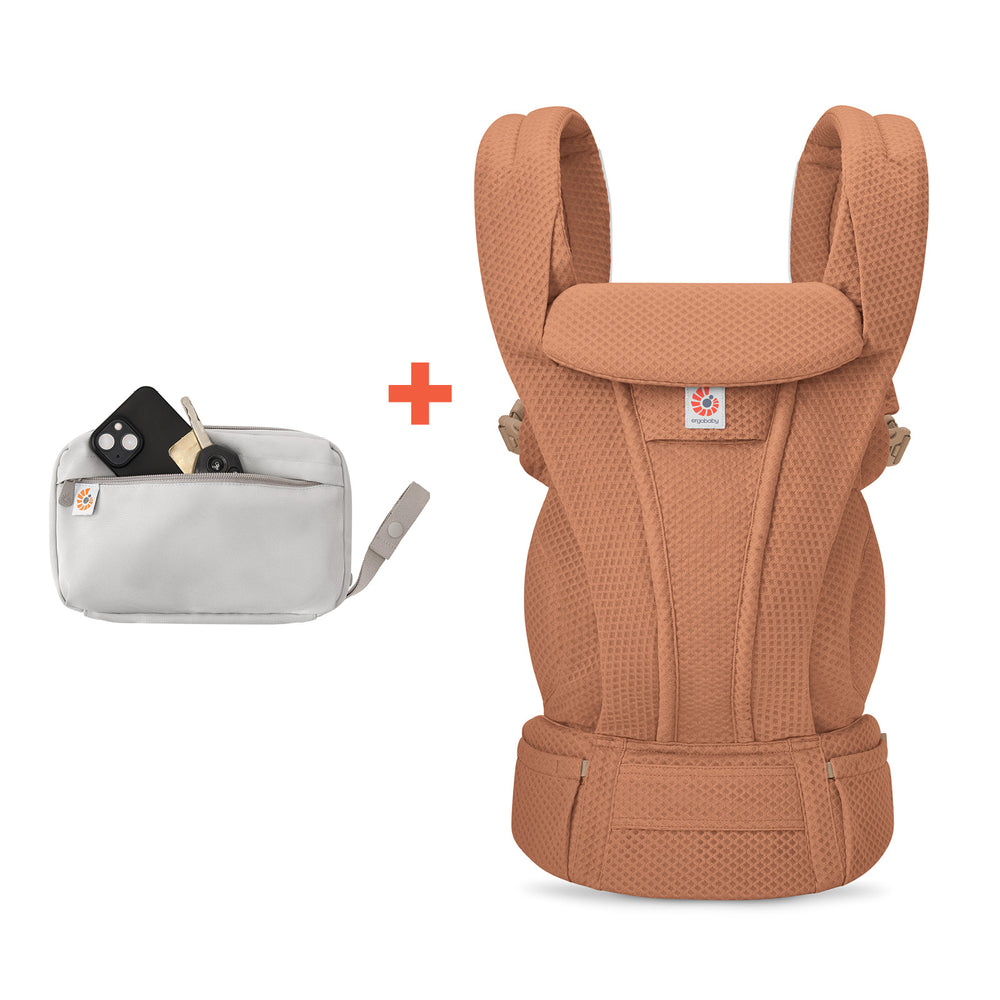 Ergobaby Omni Deluxe Mesh Canyon Clay + Gratis Bærbar Pusleunderlag (spara 499 kr)