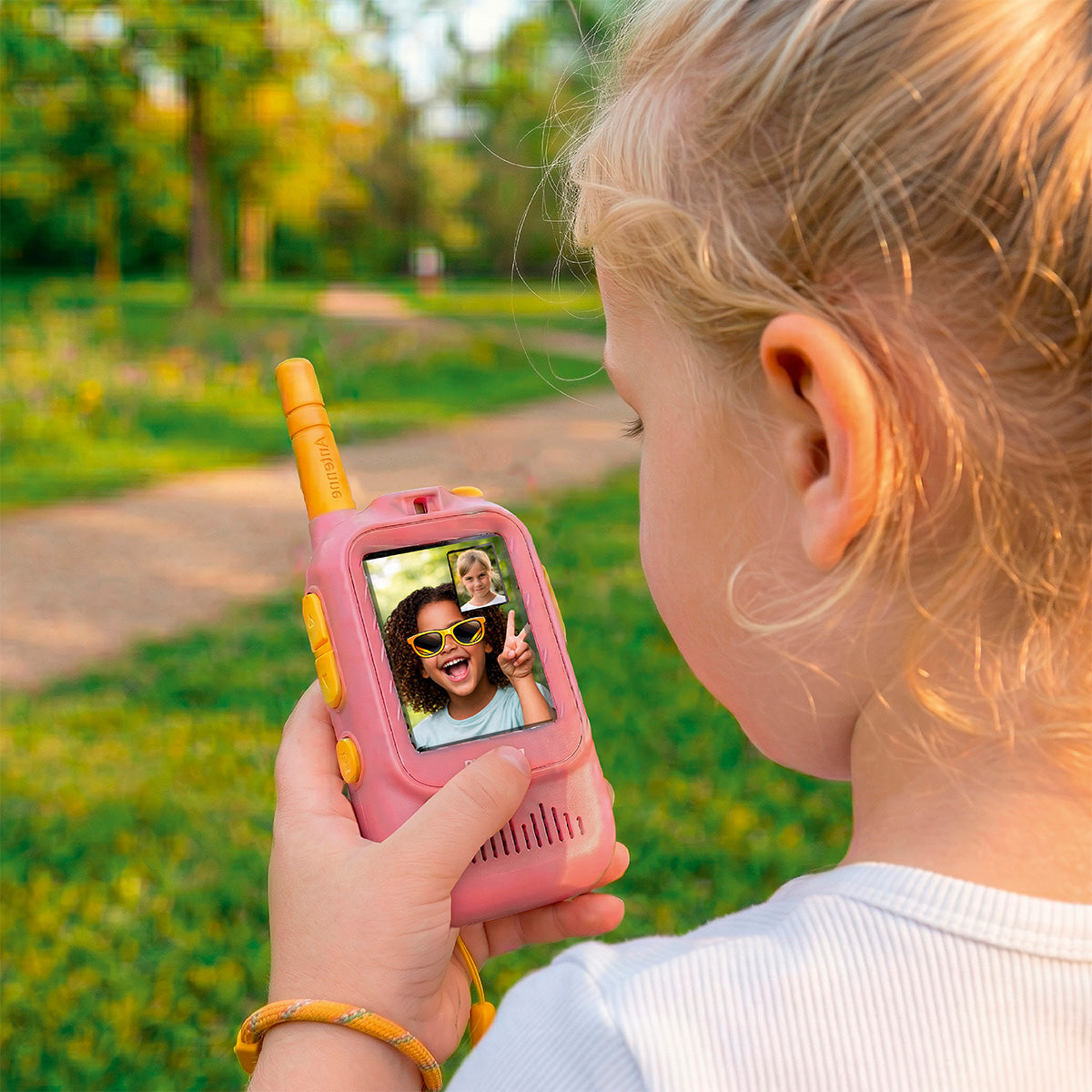 Zazu Walkie Talkie Video, Pink
